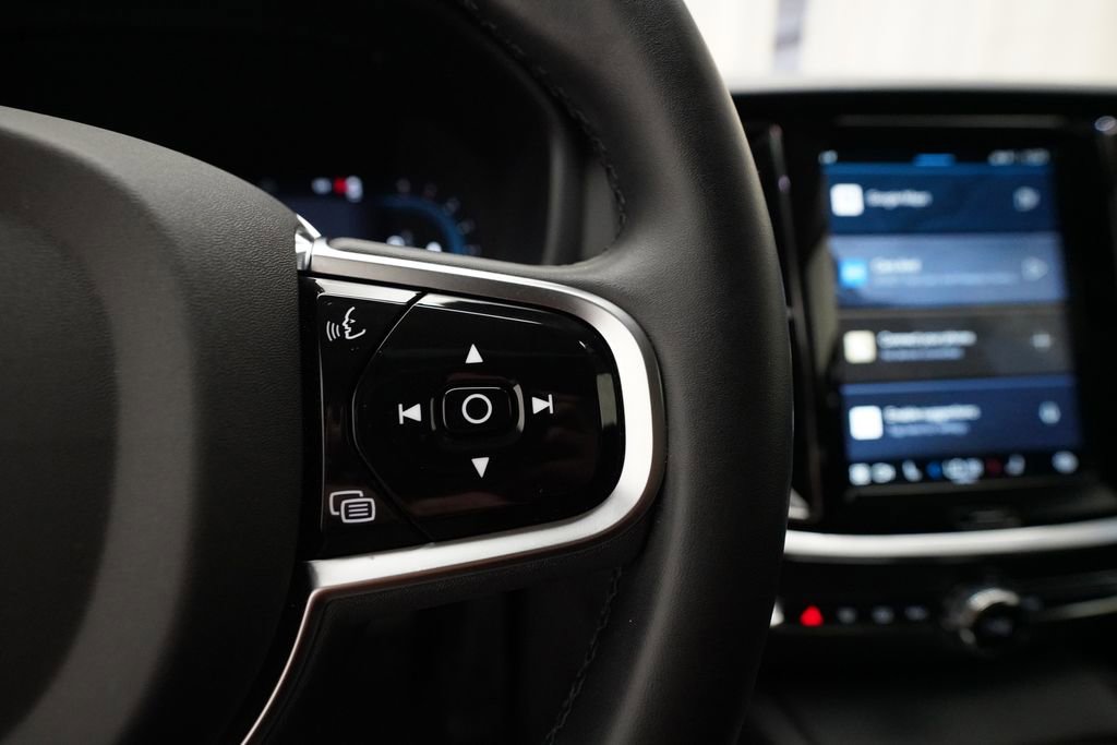 Used 2025 Volvo V60 B5 Cross Country Plus image 19