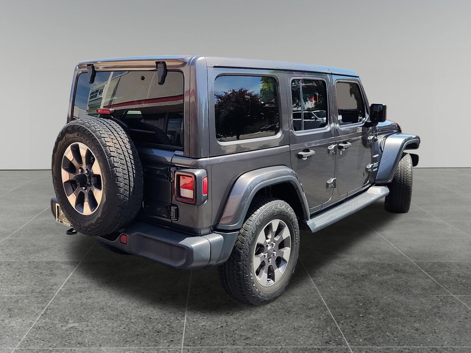 Used 2018 Jeep Wrangler Unlimited Sahara AWD/4WD image 7