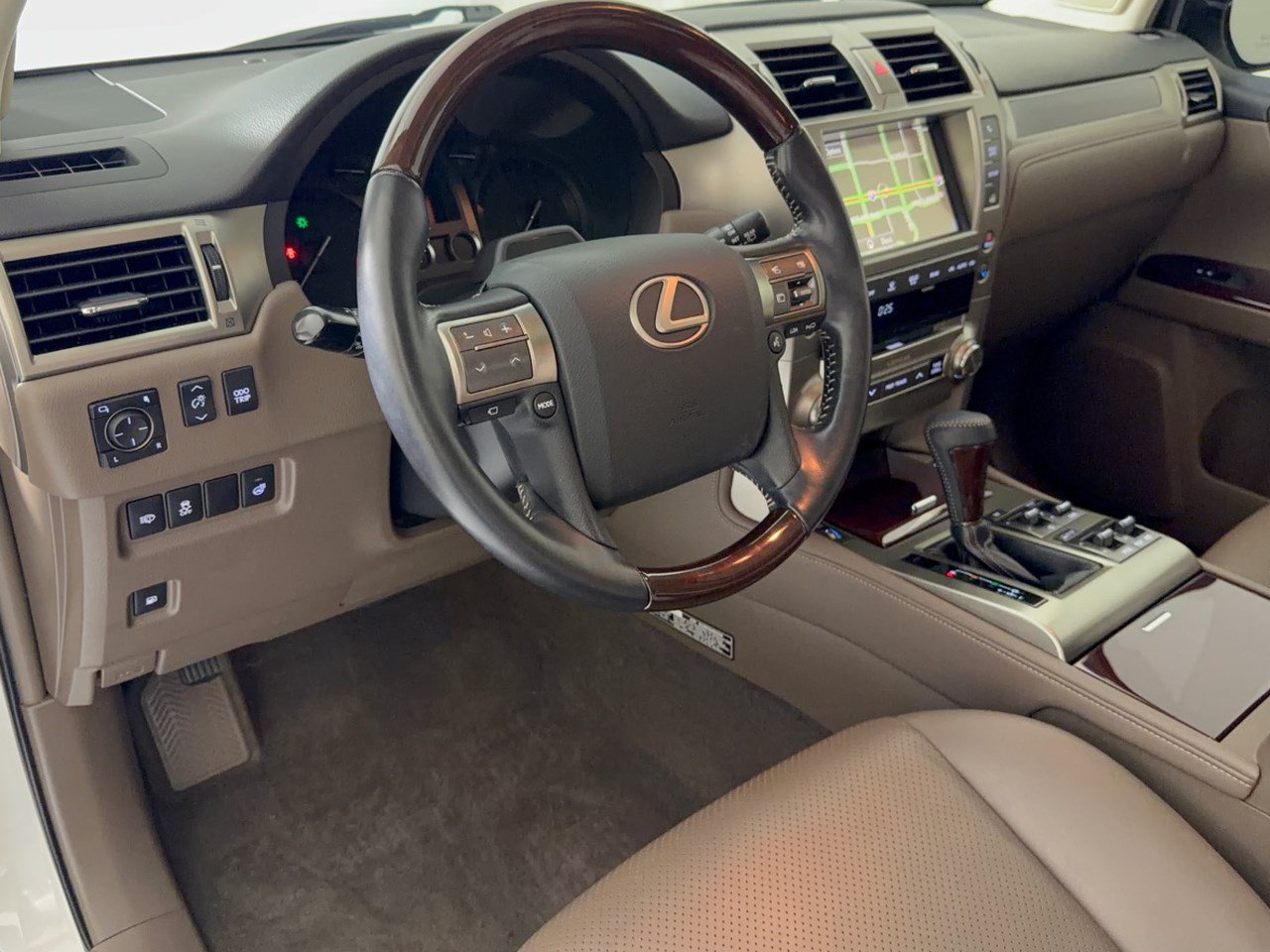 Used 2019 Lexus GX 460 Luxury AWD/4WD image 4
