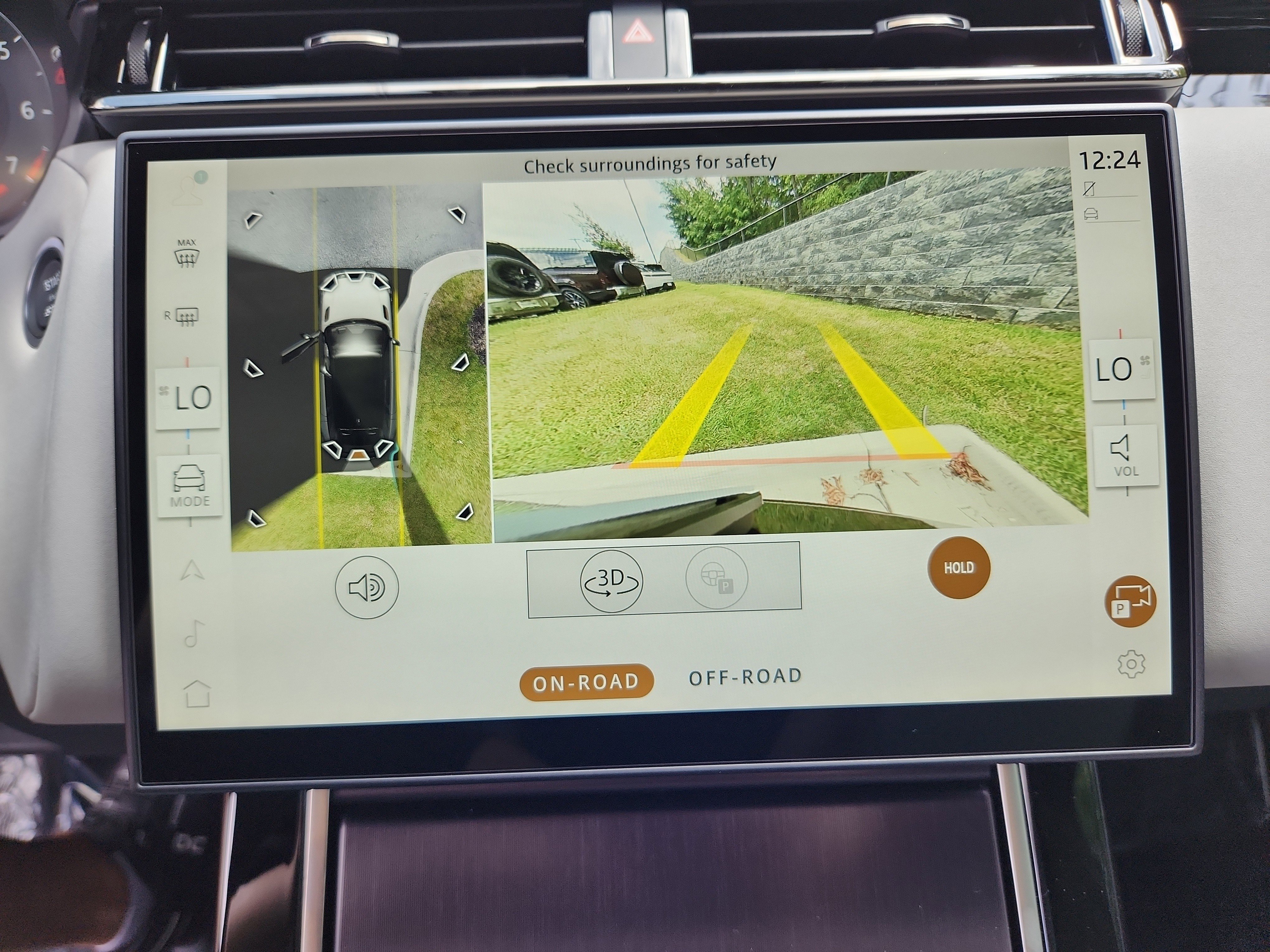 New 2026 Land Rover Range Rover Velar Dynamic SE image 22