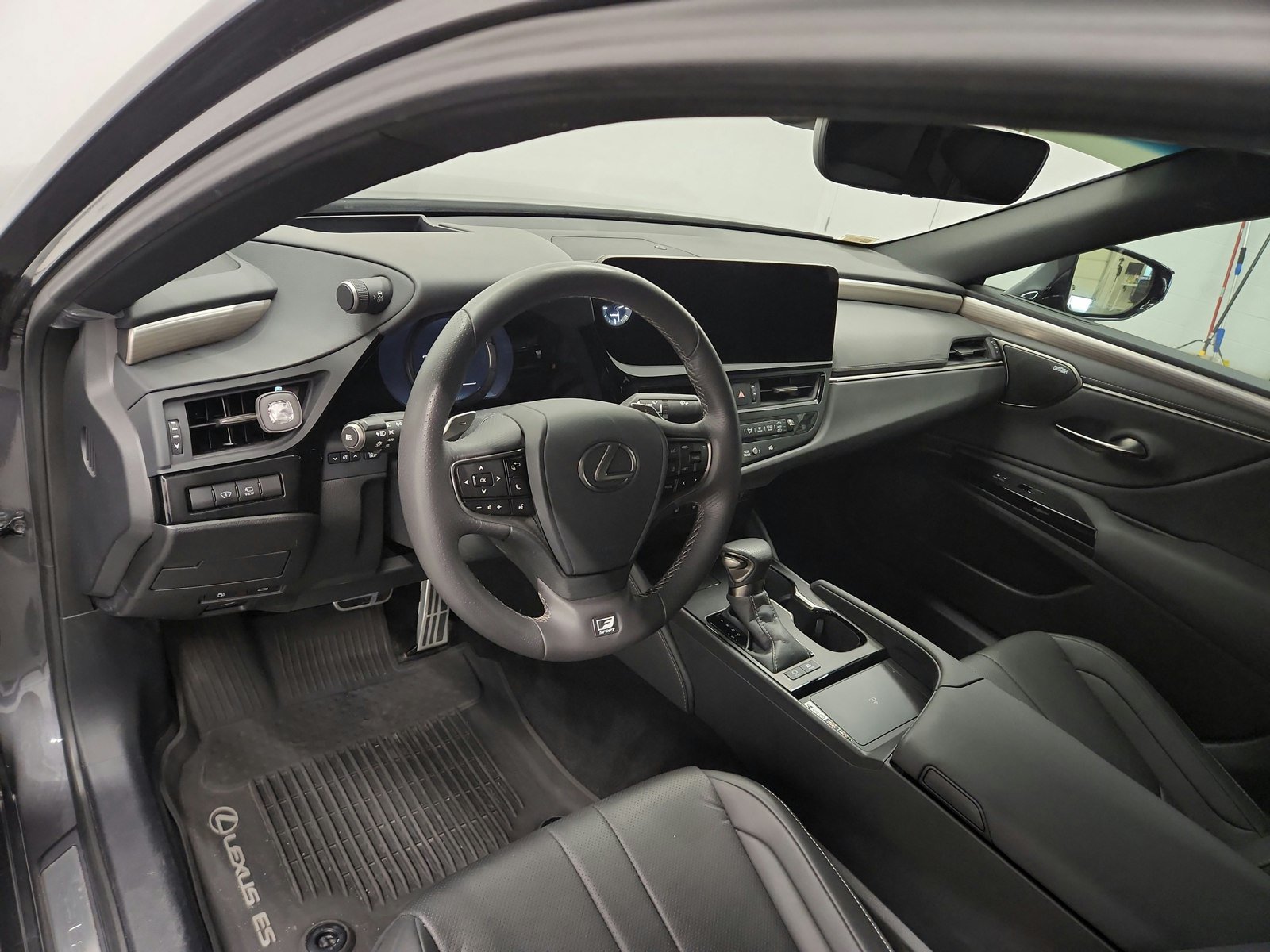 Used 2024 Lexus ES 300h F Sport w/ Accessory Package (Z2) FWD image 17