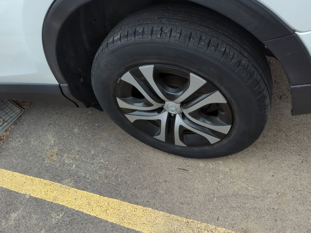 Used 2016 Toyota RAV4 LE image 5