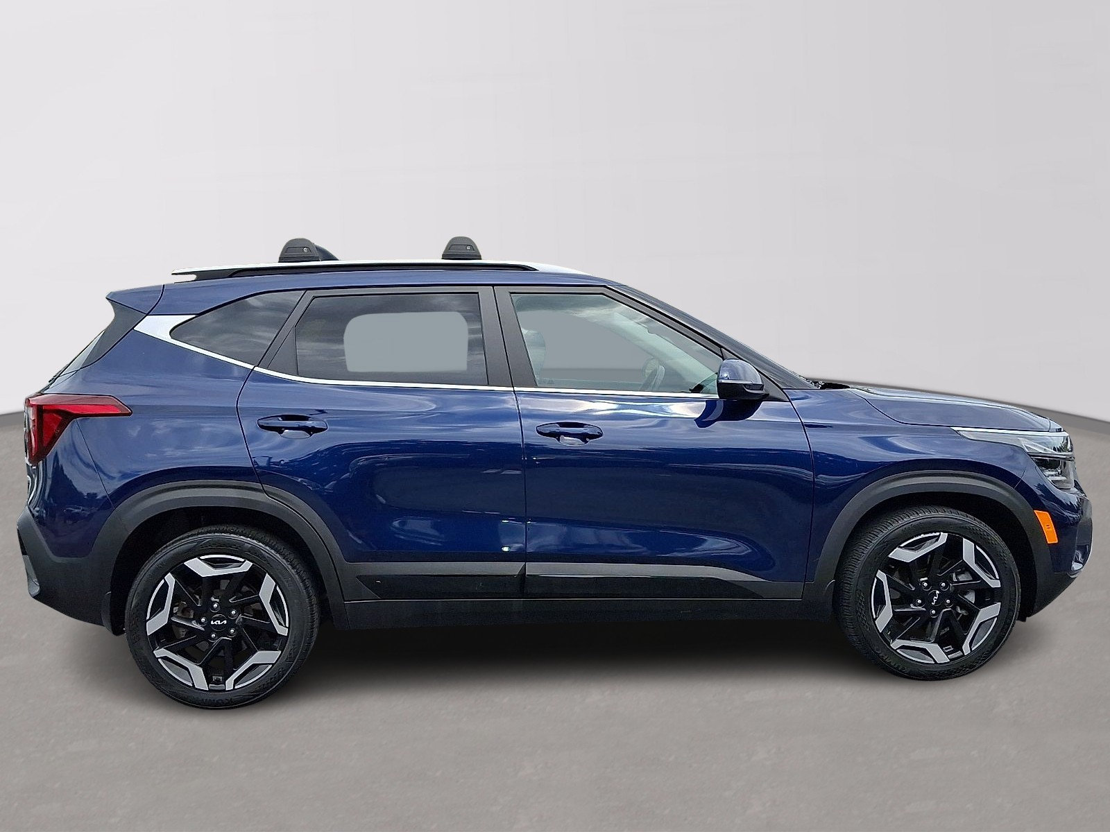 Used 2024 Kia Seltos SX w/ SX Sunroof Package AWD/4WD image 7