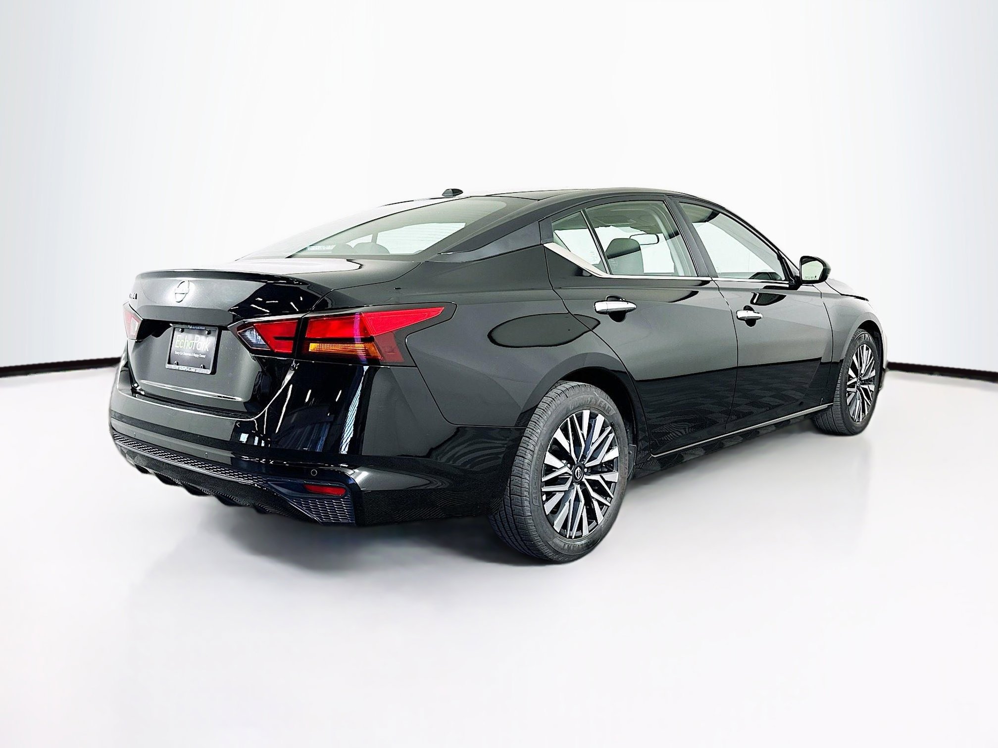 Used 2025 Nissan Altima 2.5 SV image 9