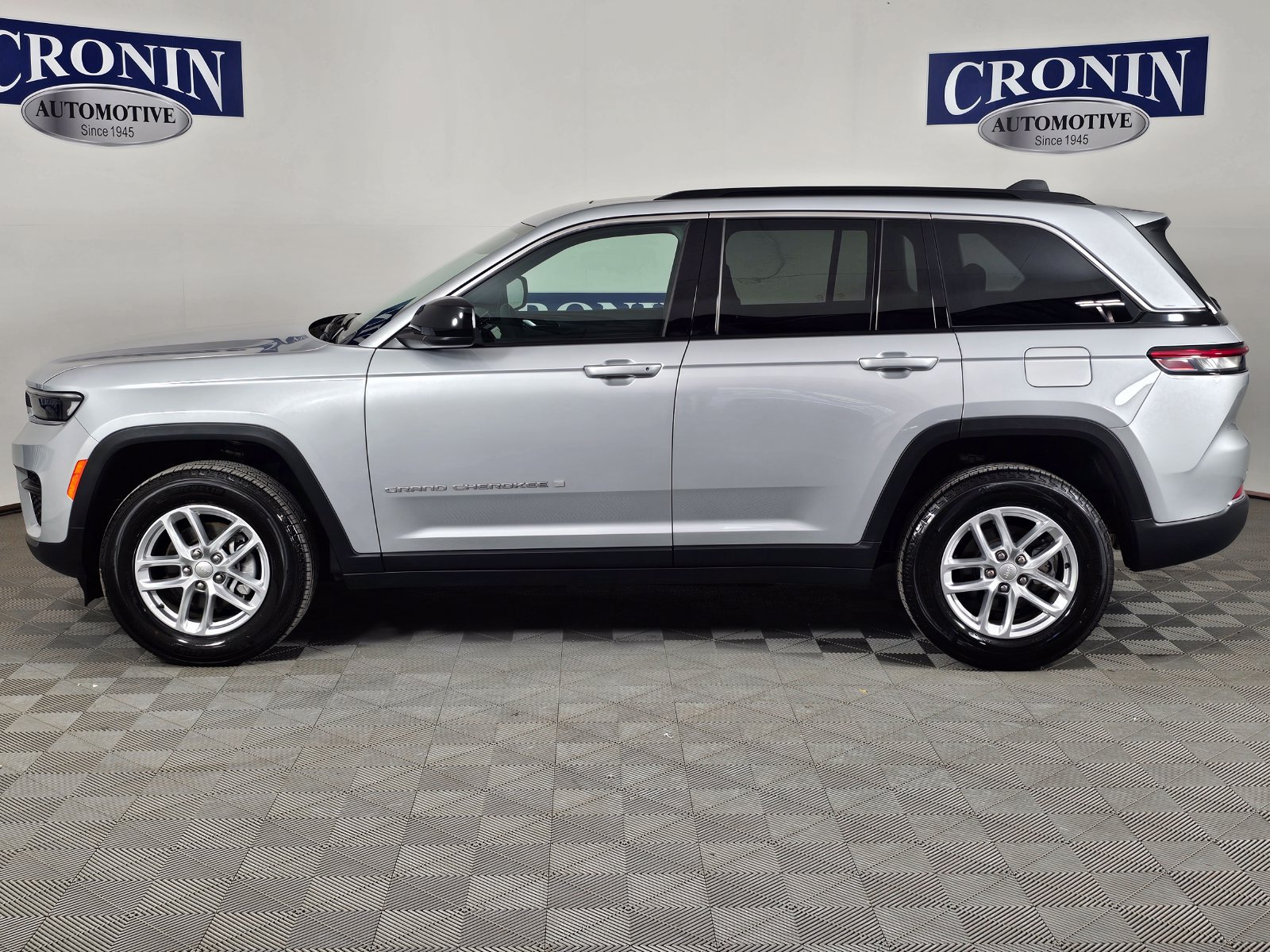 New 2026 Jeep Grand Cherokee Laredo X AWD/4WD image 33