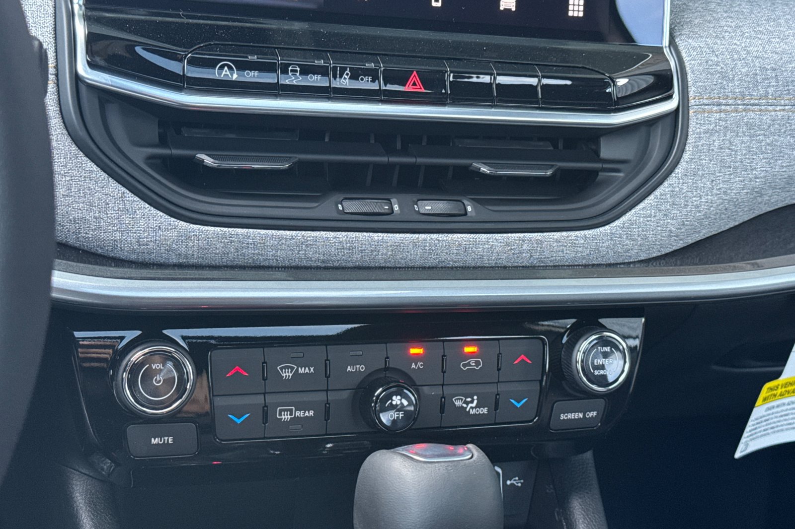 New 2026 Jeep Compass Latitude AWD/4WD image 18