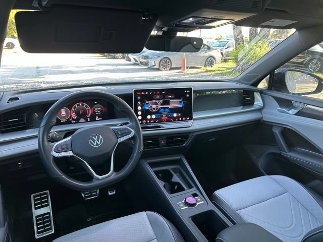 Used 2026 Volkswagen Tiguan SE R-Line FWD image 15