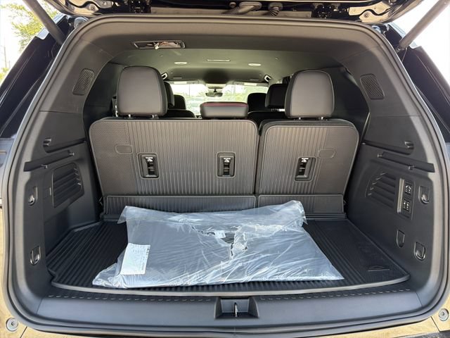 New 2026 Chevrolet Traverse RS w/ LPO, Floor Liner Package FWD image 11