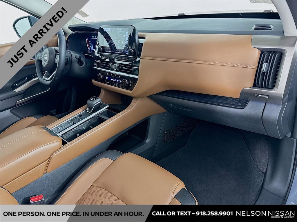 Used 2024 Nissan Pathfinder Platinum w/ Cargo Package image 31