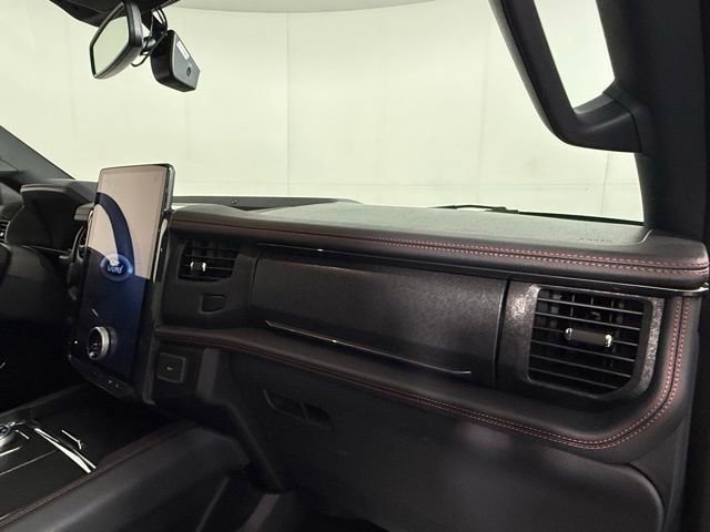 Used 2023 Ford Expedition Limited AWD/4WD image 31