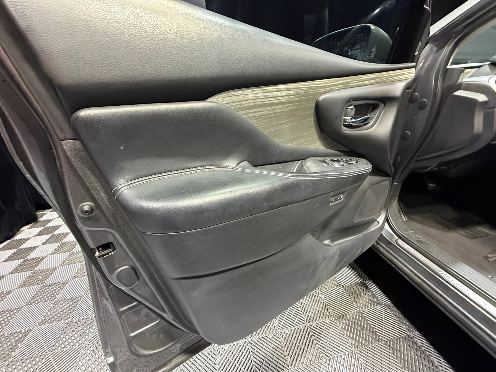 Used 2017 Nissan Murano Platinum w/ Platinum Technology Package image 13