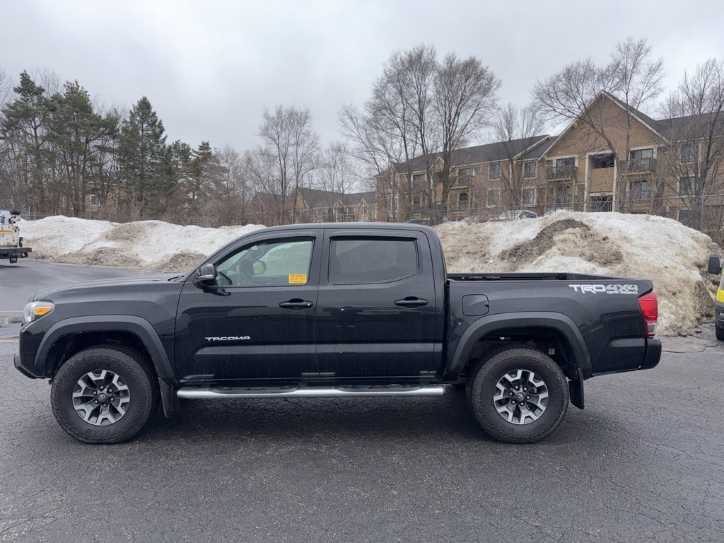 Used 2017 Toyota Tacoma TRD Sport image 4