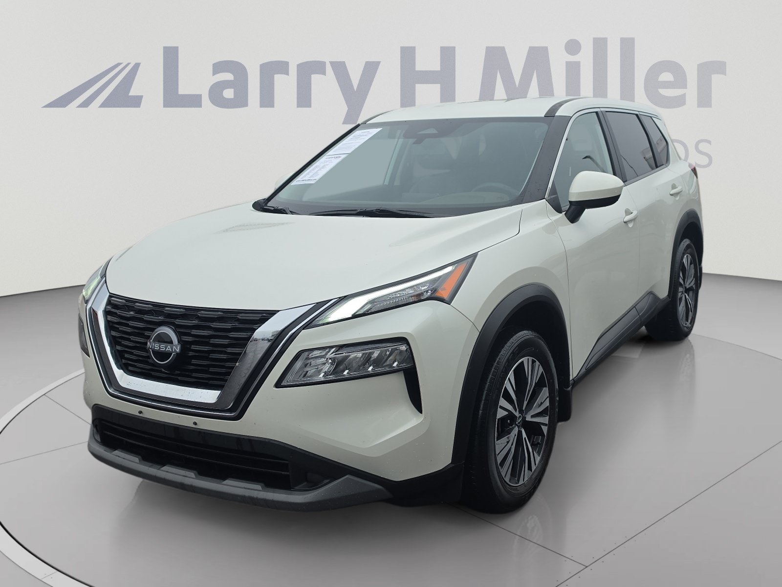 Used 2023 Nissan Rogue SV FWD image 1