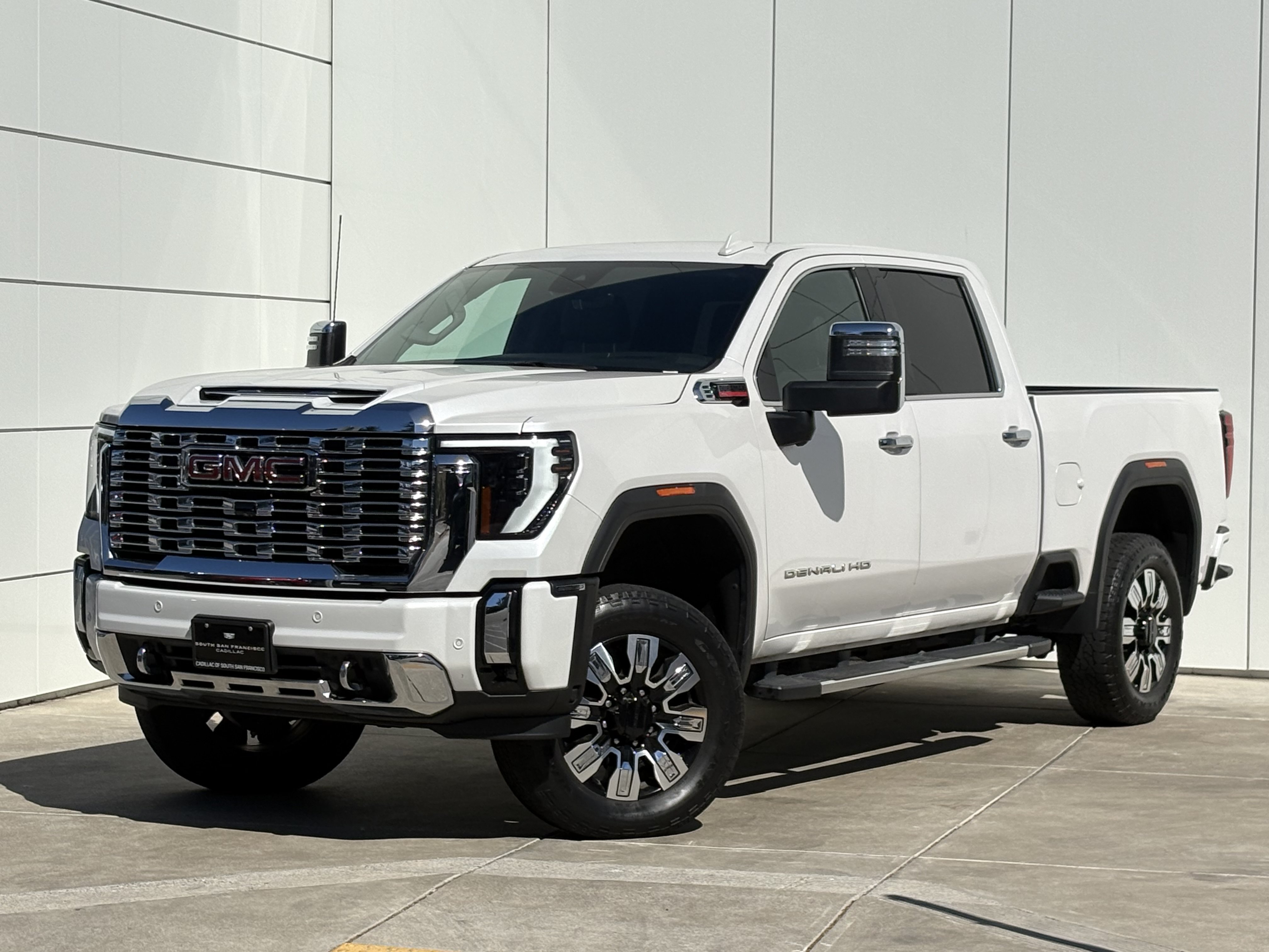 Used 2024 GMC Sierra 2500 Denali w/ Technology Package AWD/4WD image 2