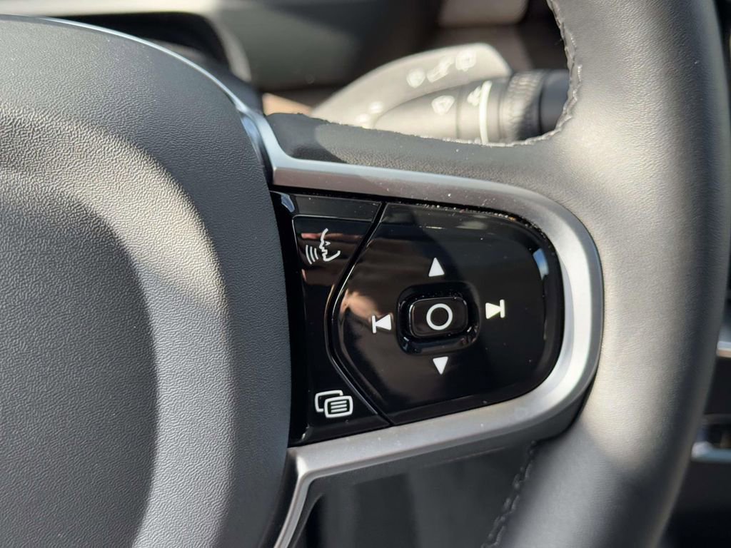 Certified 2026 Volvo XC90 B6 Plus w/ Protection Package Premier image 20