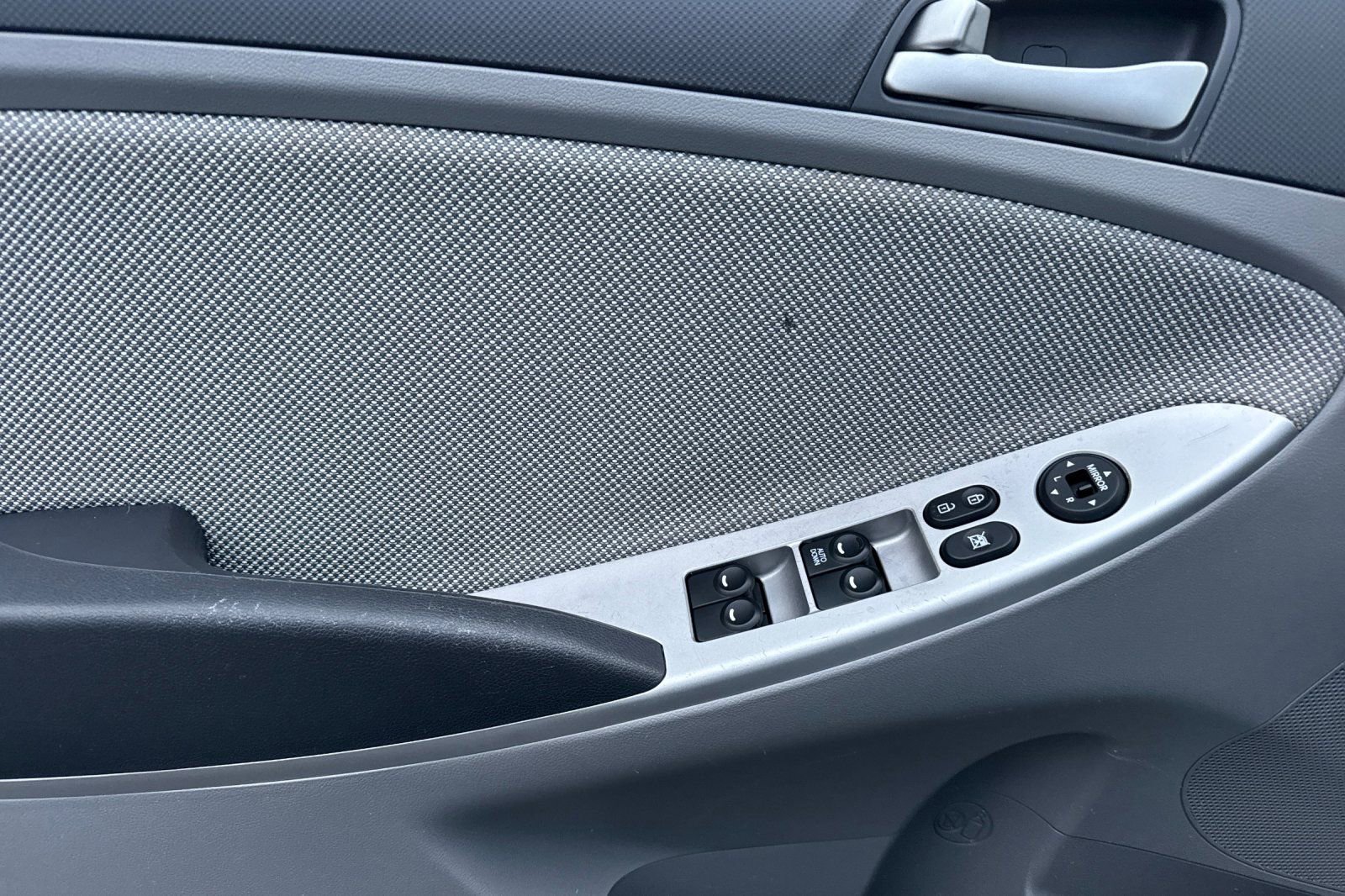 Used 2012 Hyundai Accent GS image 12