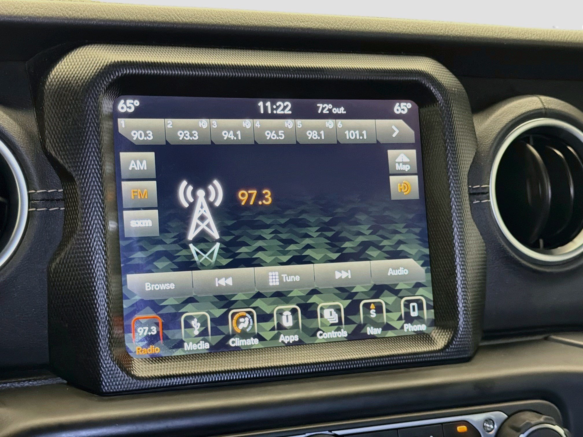 Used 2018 Jeep Wrangler Unlimited Sahara AWD/4WD image 9