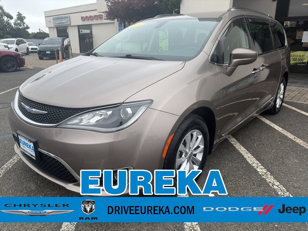 Used 2018 Chrysler Pacifica Touring-L FWD video 1