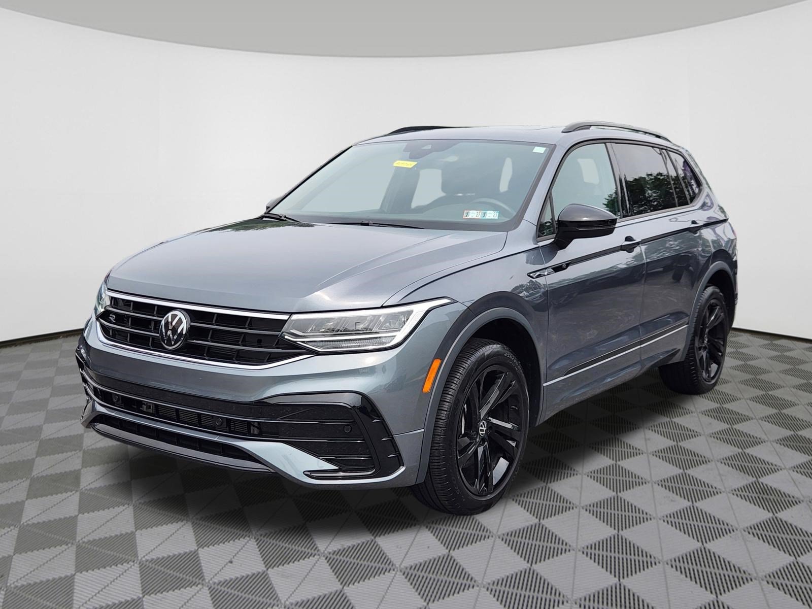 Certified 2024 Volkswagen Tiguan SE R-Line AWD/4WD image 2