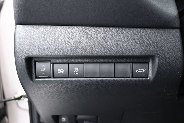 Used 2024 Toyota Venza LE AWD/4WD image 21