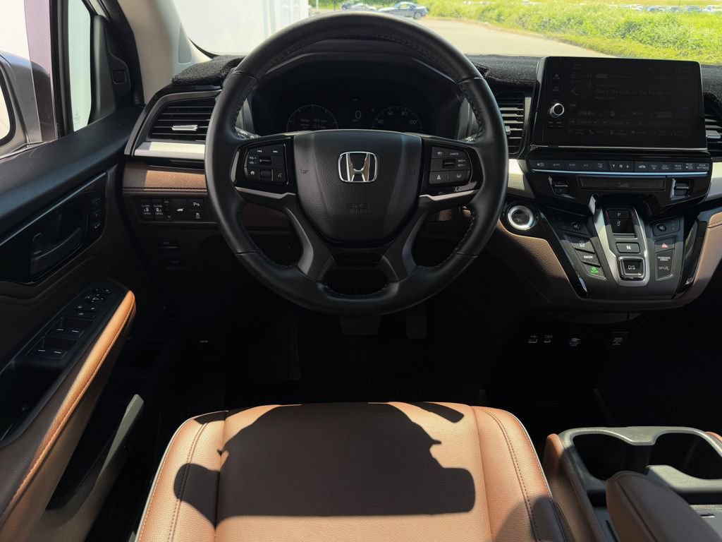 Used 2025 Honda Odyssey Touring image 13