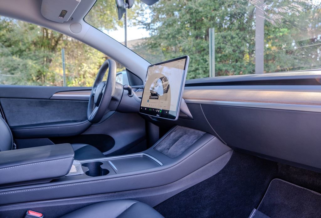 Used 2023 Tesla Model Y Long Range image 21