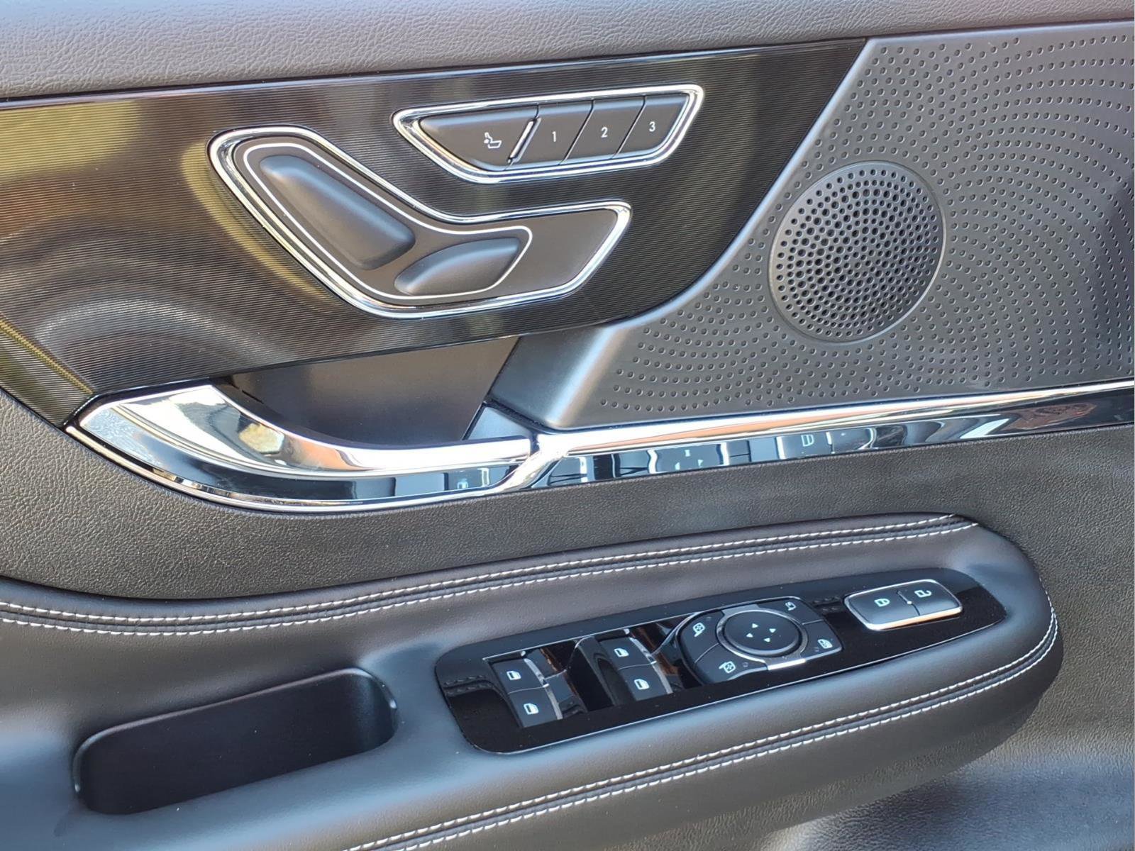 Used 2024 Lincoln Corsair AWD w/ Equipment Group 101A image 5