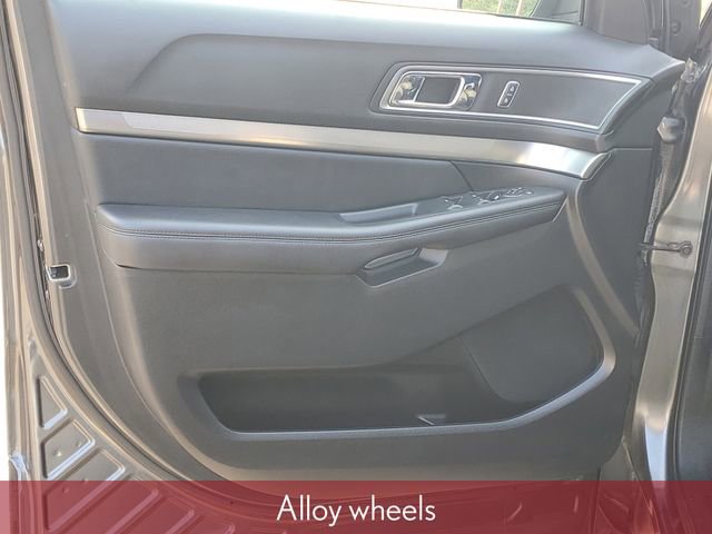 Used 2018 Ford Explorer XLT image 10