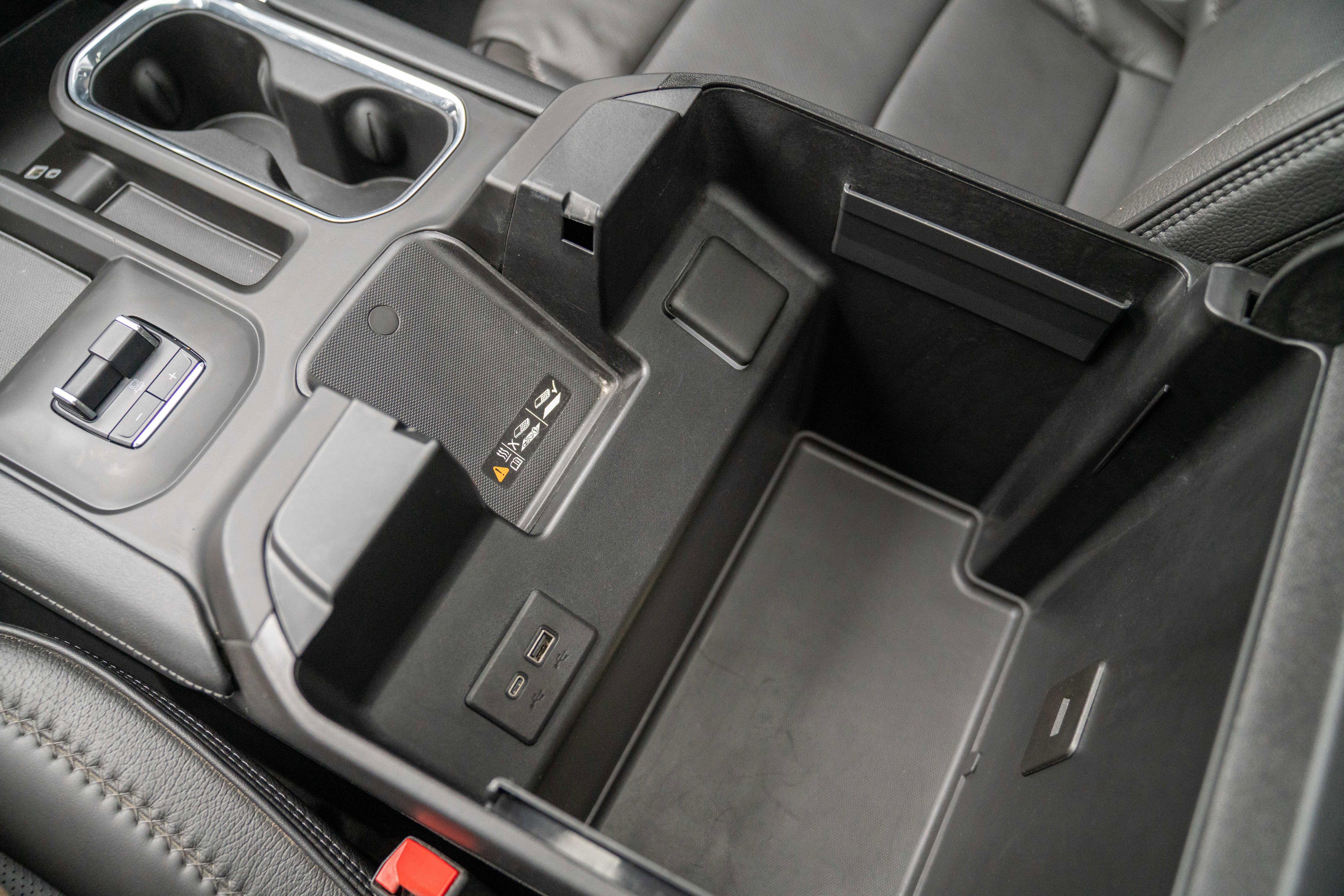 Used 2024 GMC Sierra 3500 Denali w/ Denali Reserve Package image 30