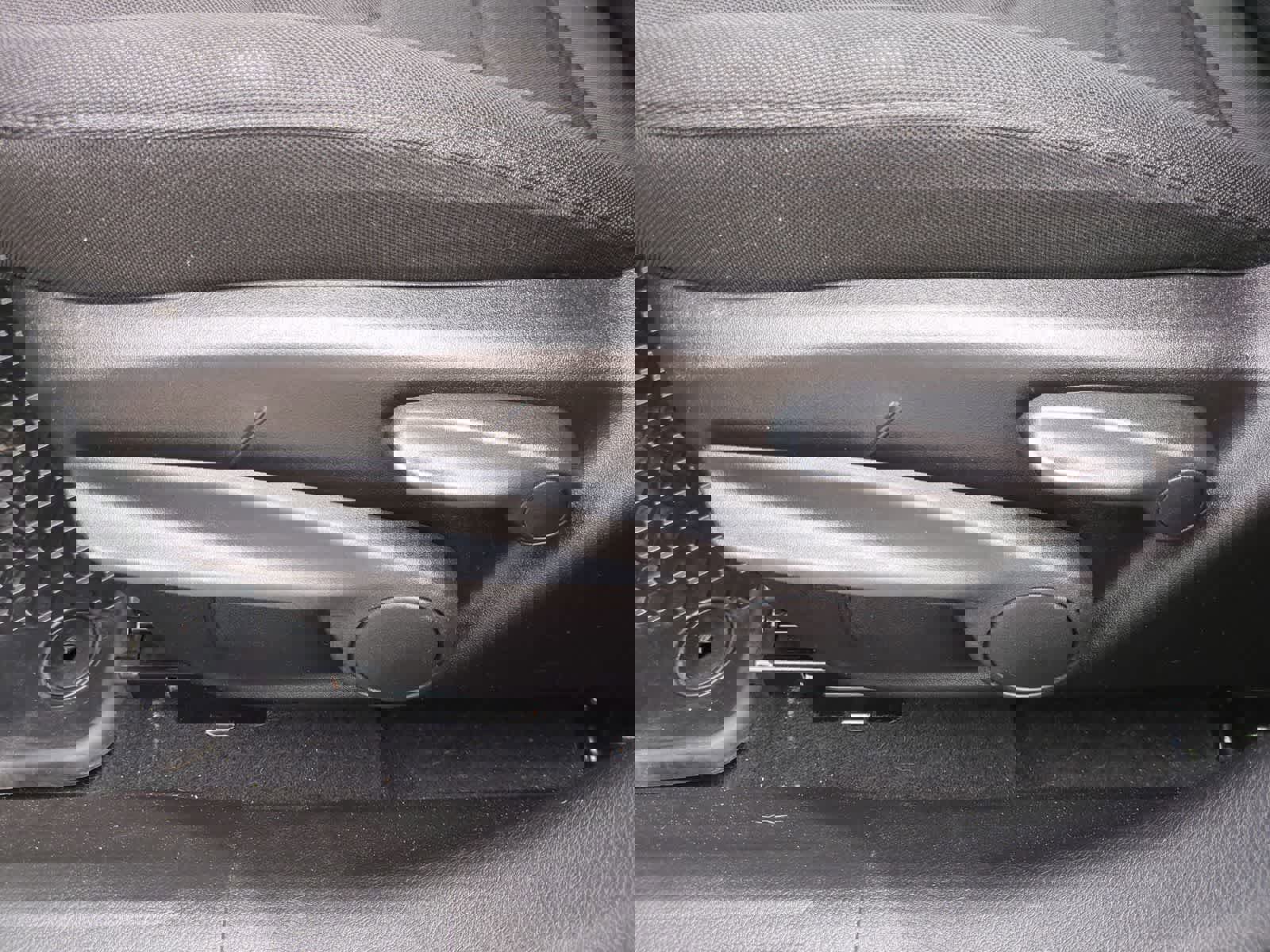 Used 2020 Jeep Renegade Latitude w/ Cold Weather Group AWD/4WD image 17