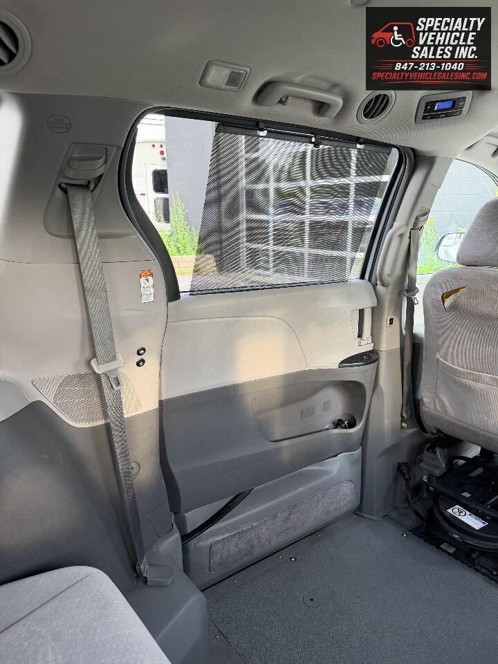 Used 2015 Toyota Sienna LE FWD image 26