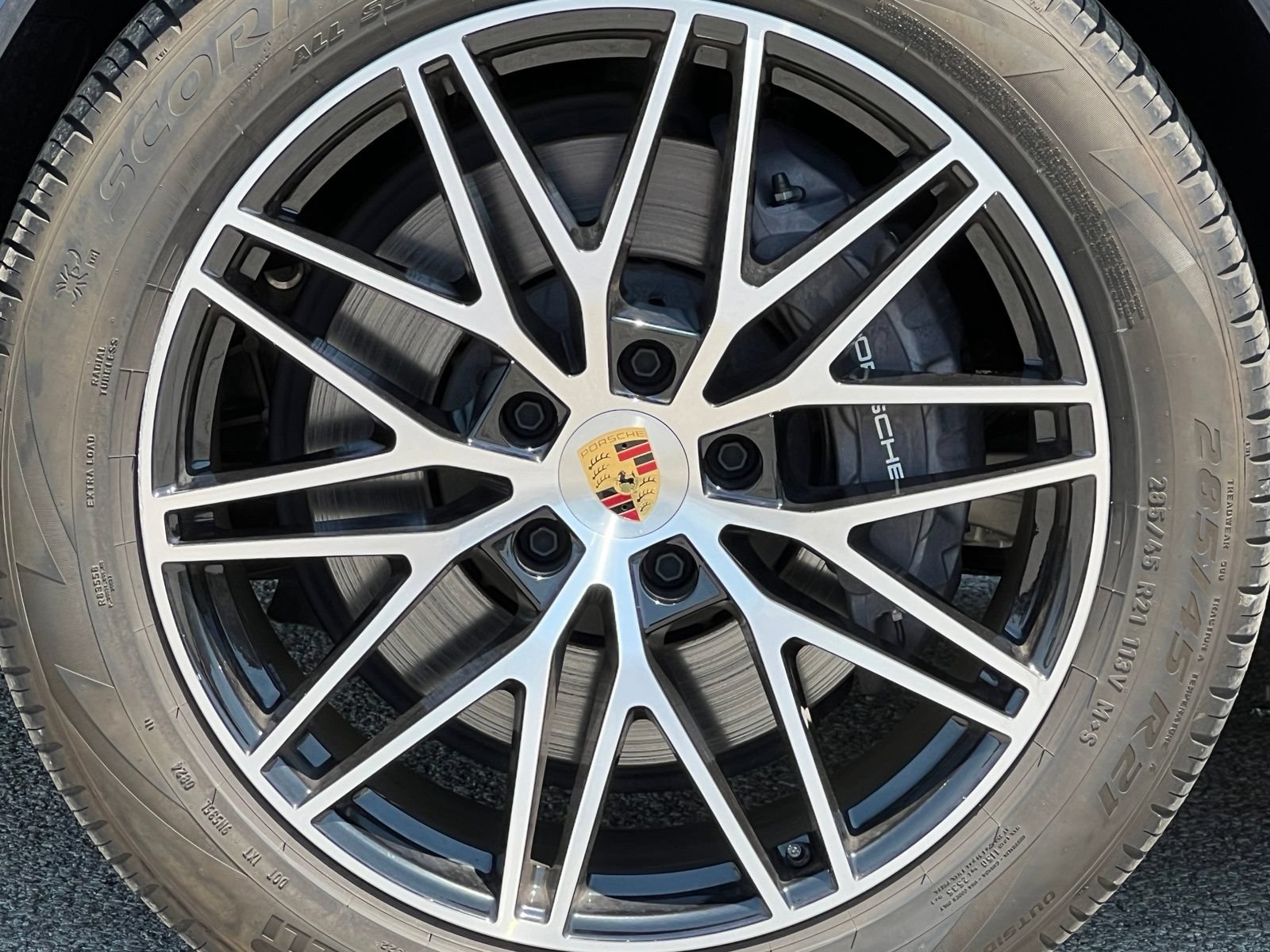 Certified 2024 Porsche Cayenne Coupe AWD/4WD image 13