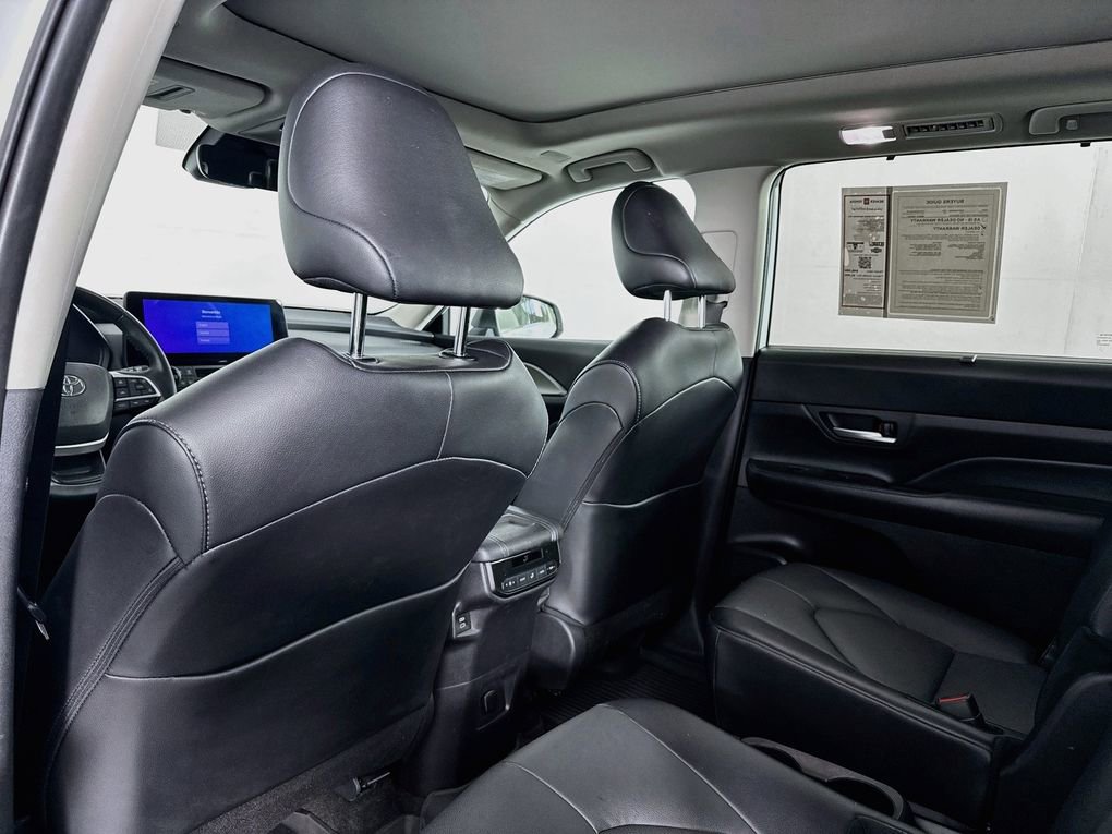 Used 2024 Toyota Grand Highlander AWD image 39