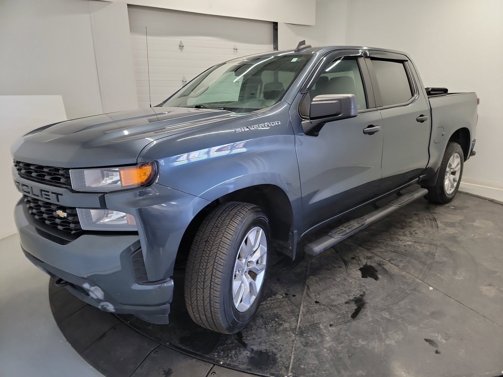 Used 2020 Chevrolet Silverado 1500 Custom w/ Custom Value Package image 3