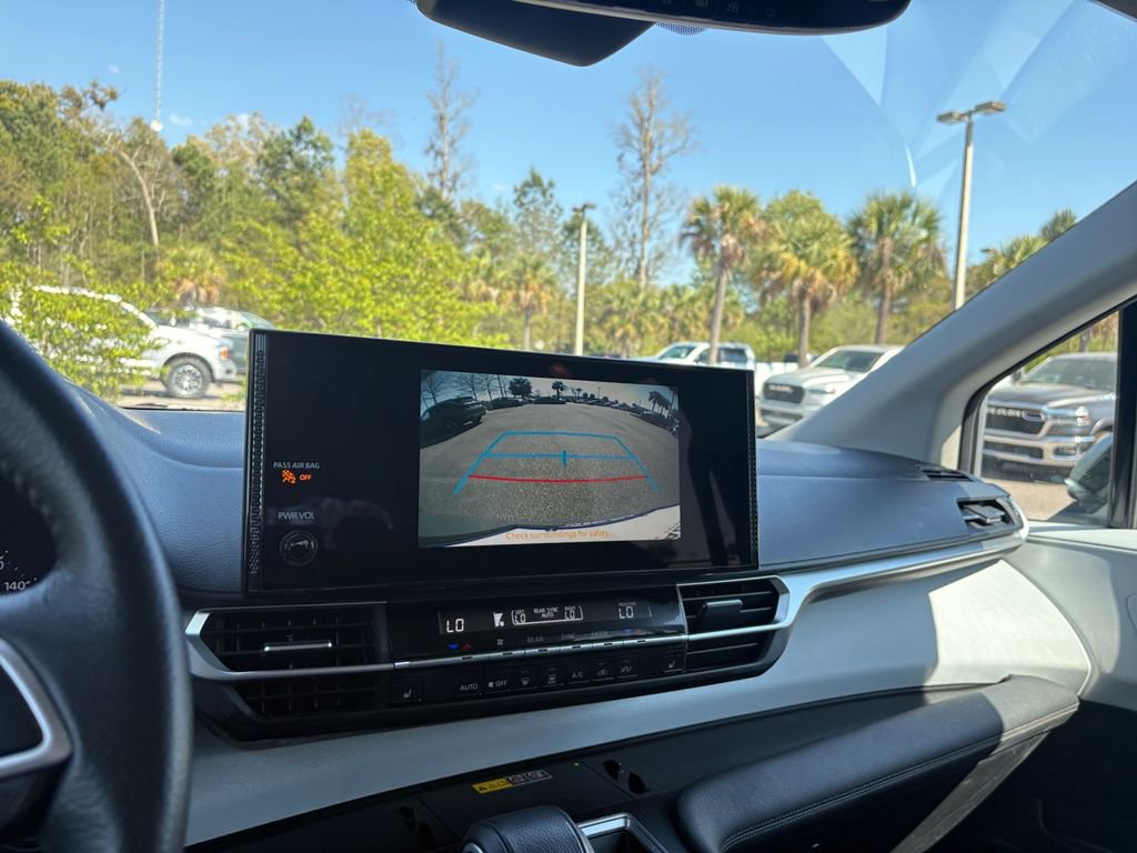 Used 2025 Toyota Sienna XLE image 19