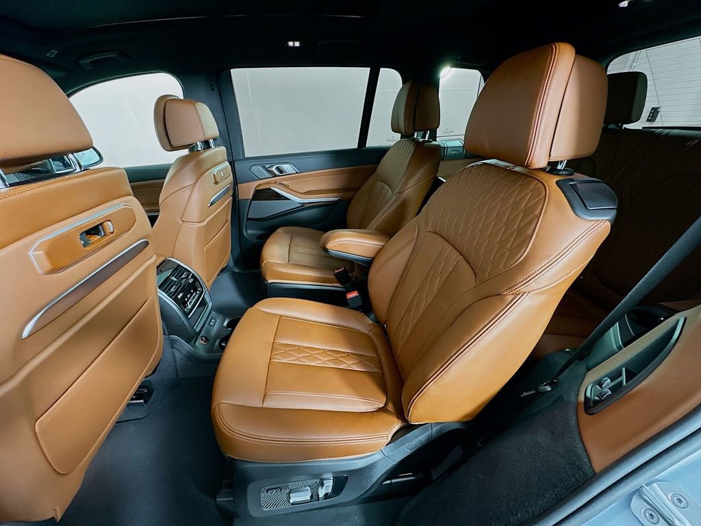 New 2026 BMW X7 M60i w/ Executive Package image 17