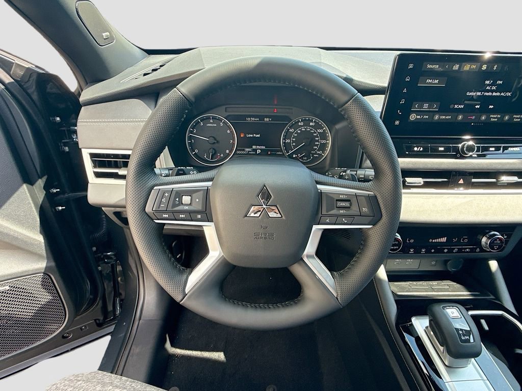 New 2026 Mitsubishi Outlander LE FWD image 11