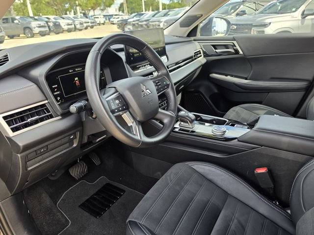 Used 2025 Mitsubishi Outlander SE FWD image 16