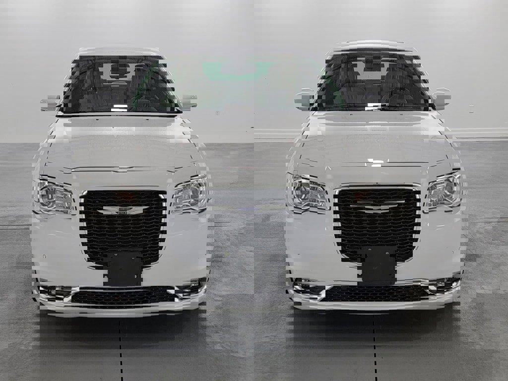 Used 2019 Chrysler 300 Touring L w/ Quick Order Package 22F image 3