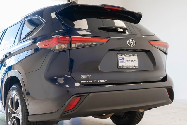 Used 2023 Toyota Highlander XLE image 8