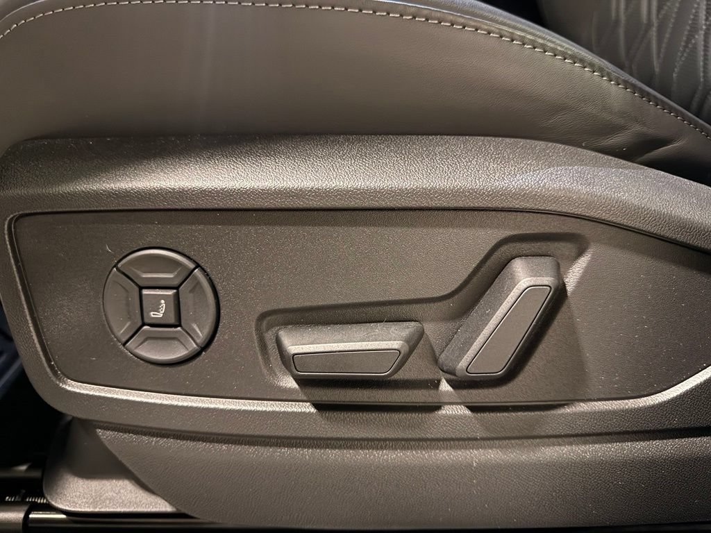 Used 2025 Audi SQ5 Premium Plus AWD/4WD image 16