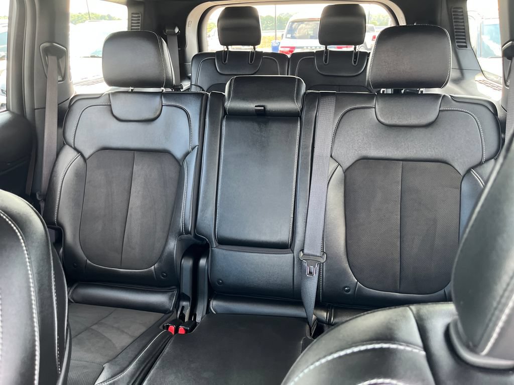 Used 2024 Jeep Grand Cherokee L Laredo AWD/4WD image 13