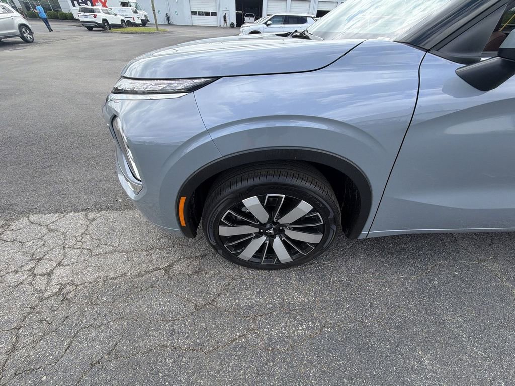 New 2026 Mitsubishi Outlander SEL AWD/4WD image 10