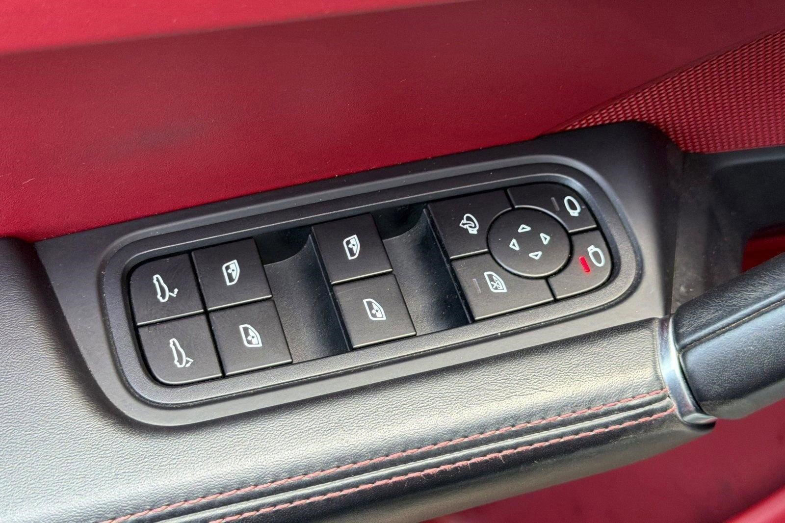 Used 2023 Porsche Cayenne Platinum Edition image 12