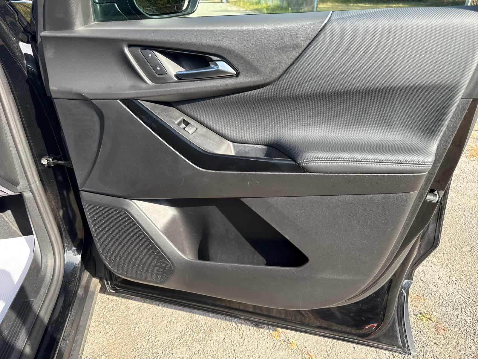 Used 2025 Chevrolet Equinox LT w/ Convenience Package II image 29