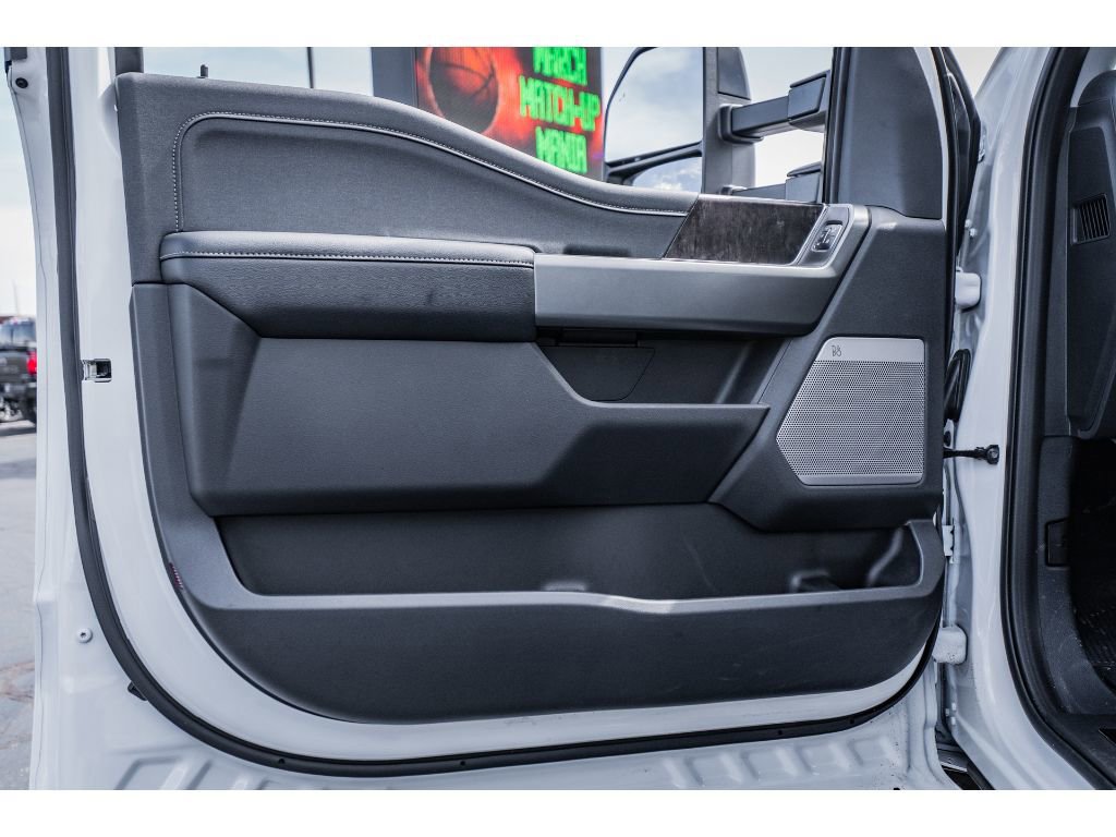 New 2026 Ford F250 Lariat w/ Black Appearance Package image 7