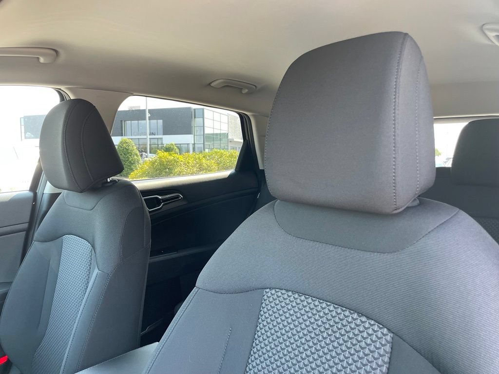 New 2026 Kia Sportage LX w/ LX Convenience Package FWD image 24