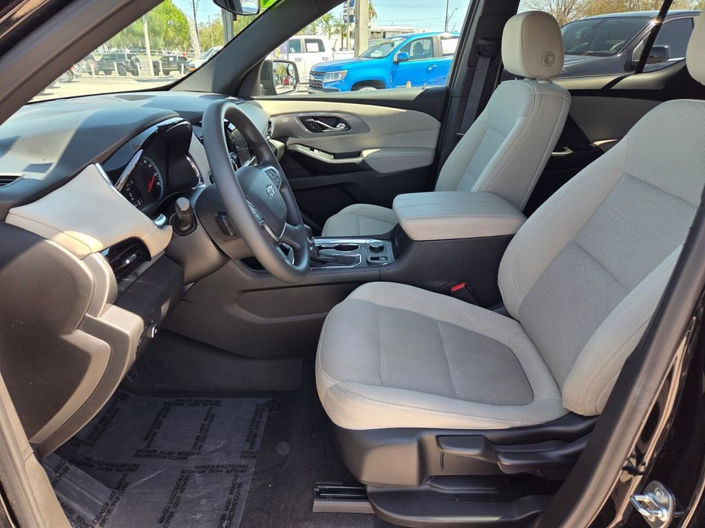 Certified 2023 Chevrolet Traverse LS w/ Midnight/Sport Edition image 4