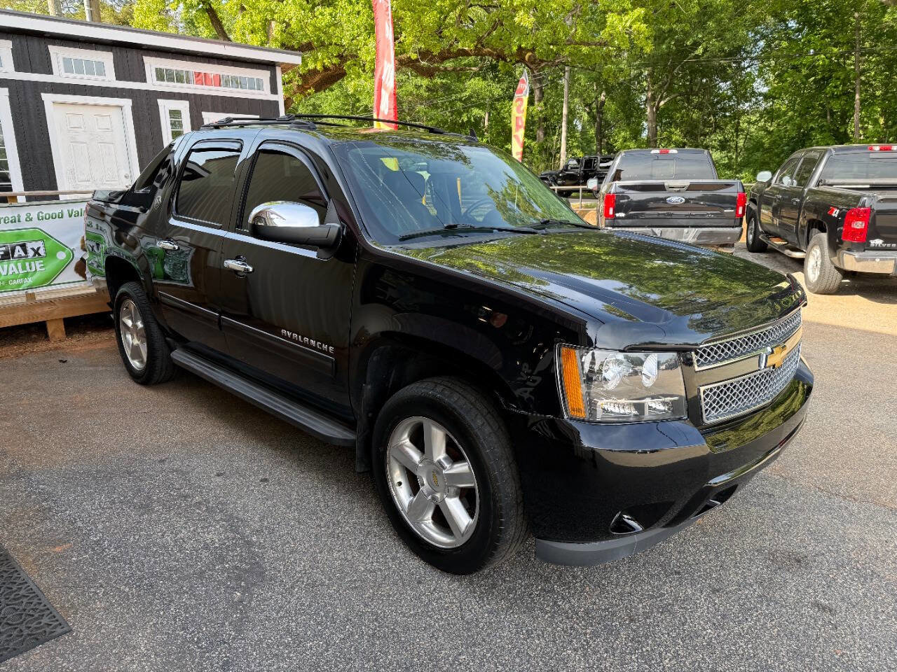 Used 2013 Chevrolet Avalanche LT w/ All-Star Edition AWD/4WD image 3