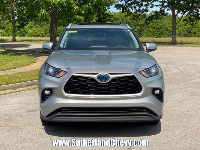 Used 2024 Toyota Highlander XLE AWD/4WD image 2